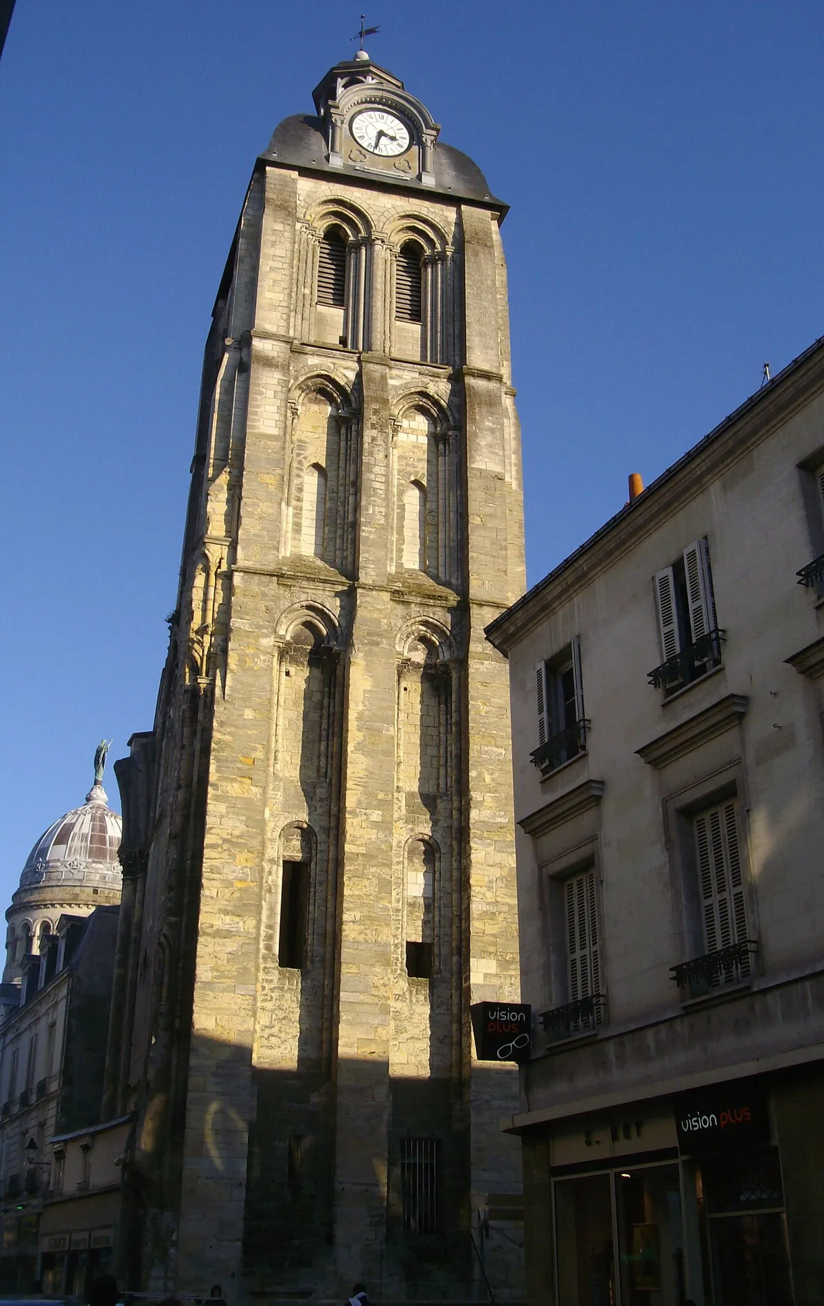 La tour de l’Horloge, voisine de la tour Charlemagne